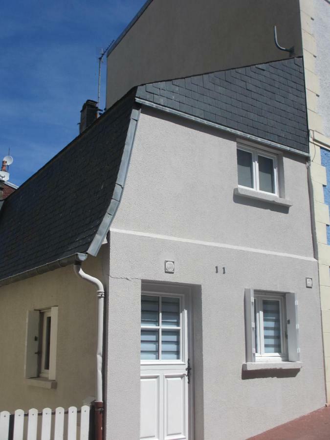 A 30 M Du Coeur De La Rue Des Bains Villa Trouville-sur-mer Exteriör bild